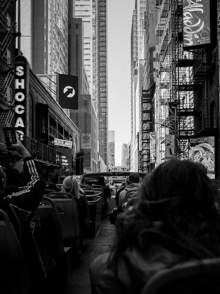 Mastering the First Impression: Your intriguing post title goes here 3 Tourists on an Open-Top Bus